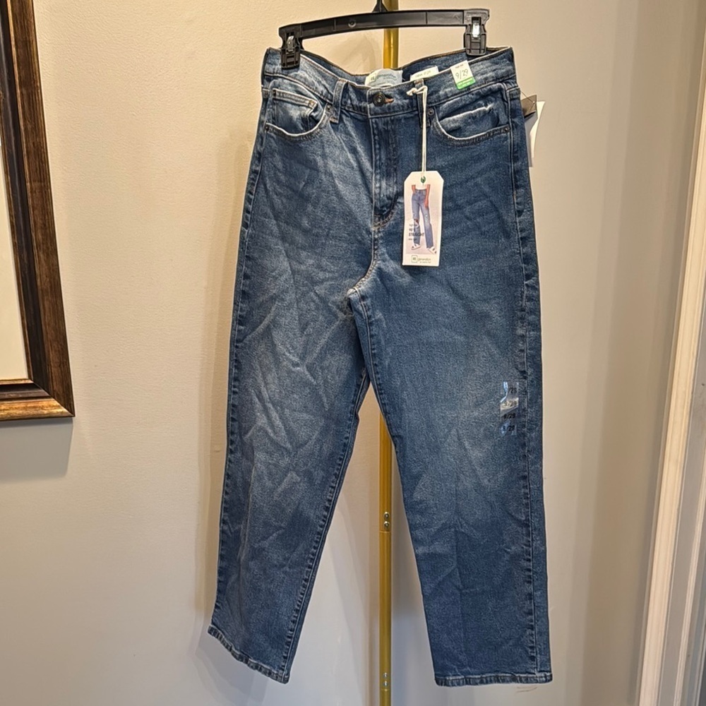 Celebrity by Pink high rise 90’s straight jeans NWT 9/29